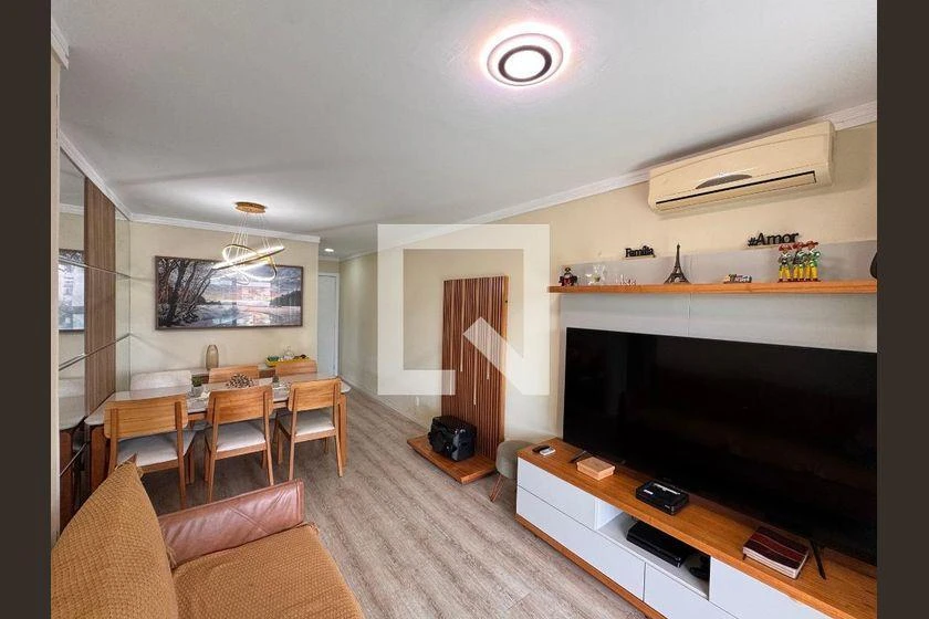 3-bedroom apartment with a glass-enclosed balcony — photo 6