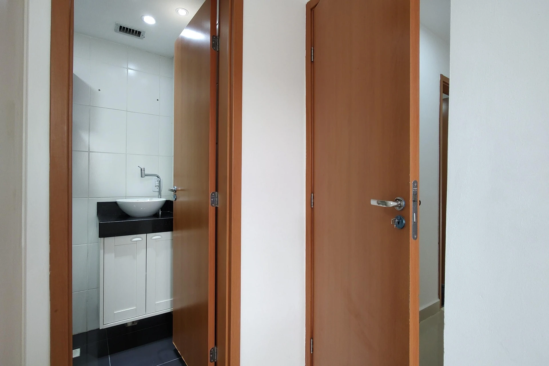 2-bedroom apartment in a building with a gym — photo 23