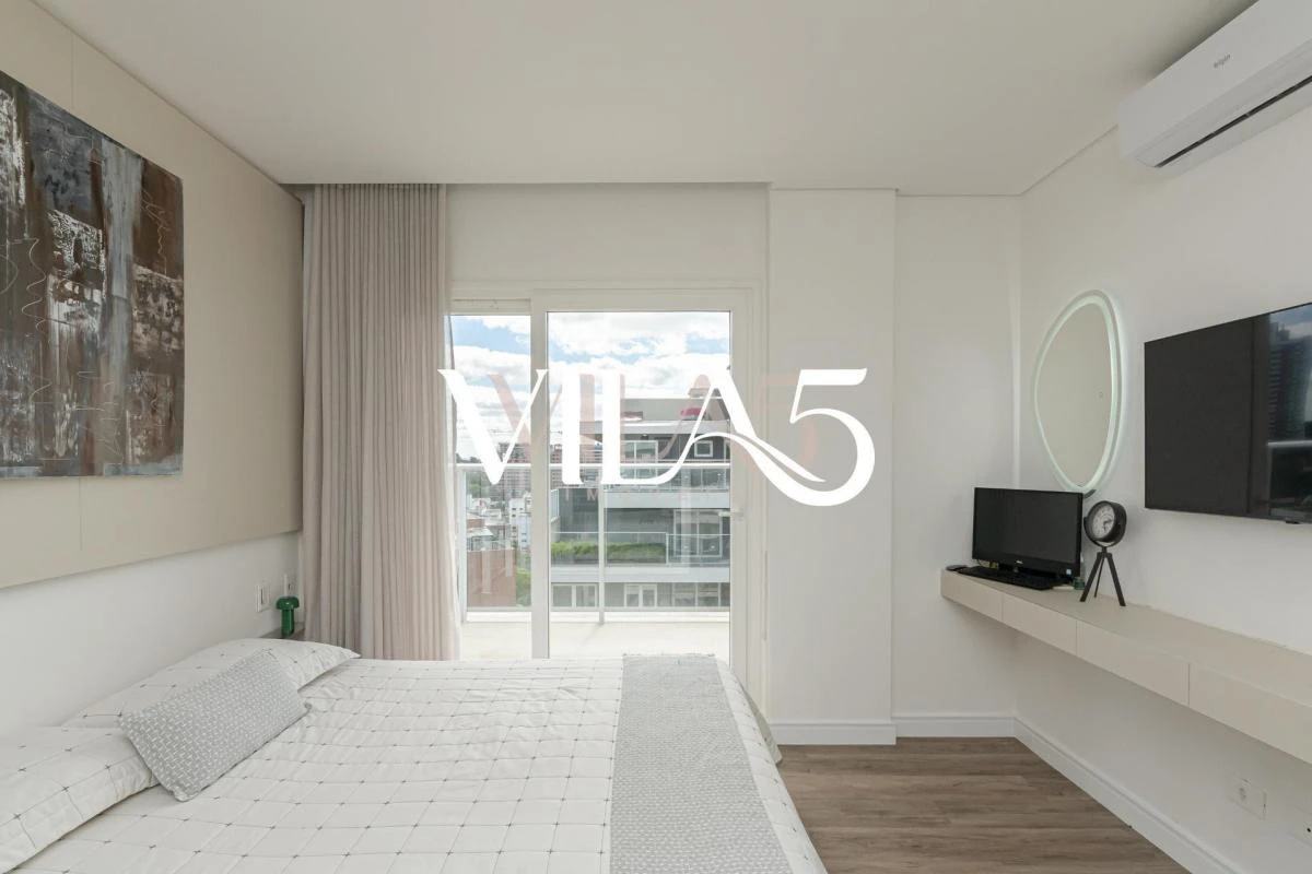Furnished apartment, 195 m², with a glass-enclosed balcony — photo 10