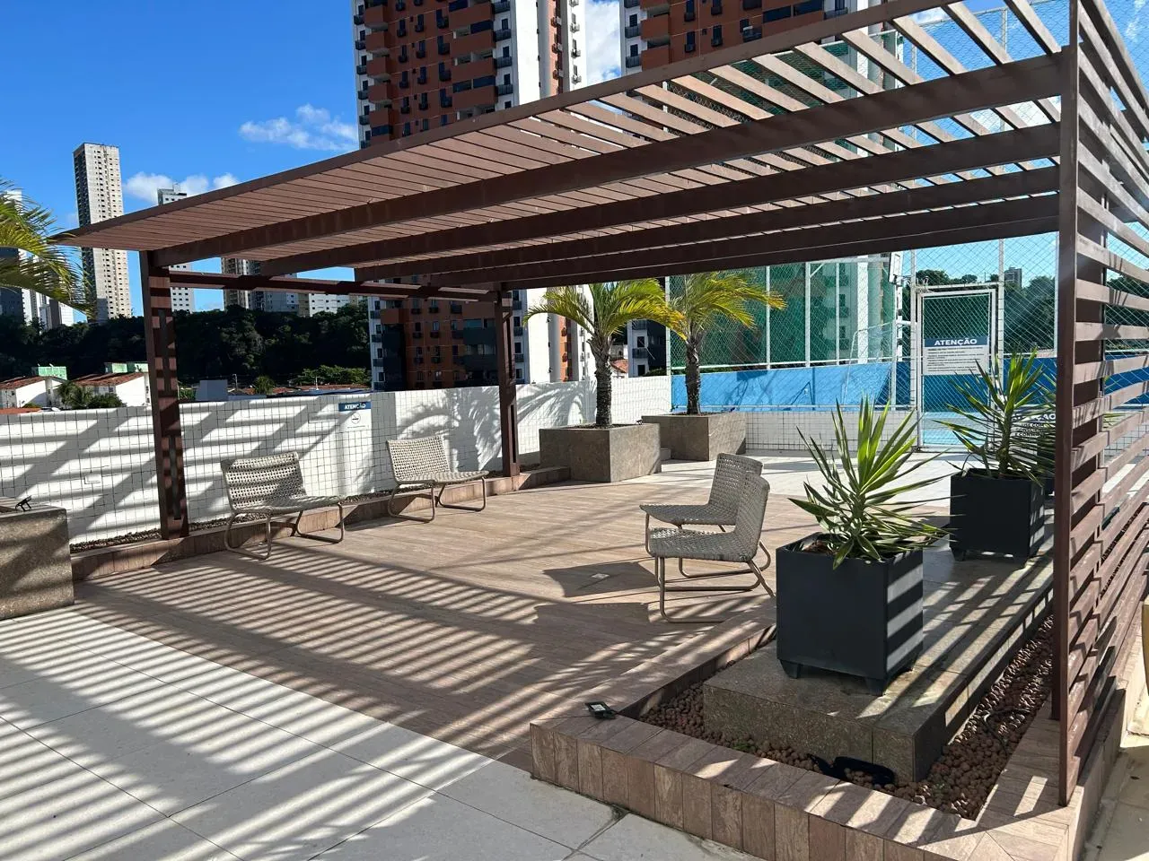 Furnished 3-bedroom apartment with a private BBQ — photo 22