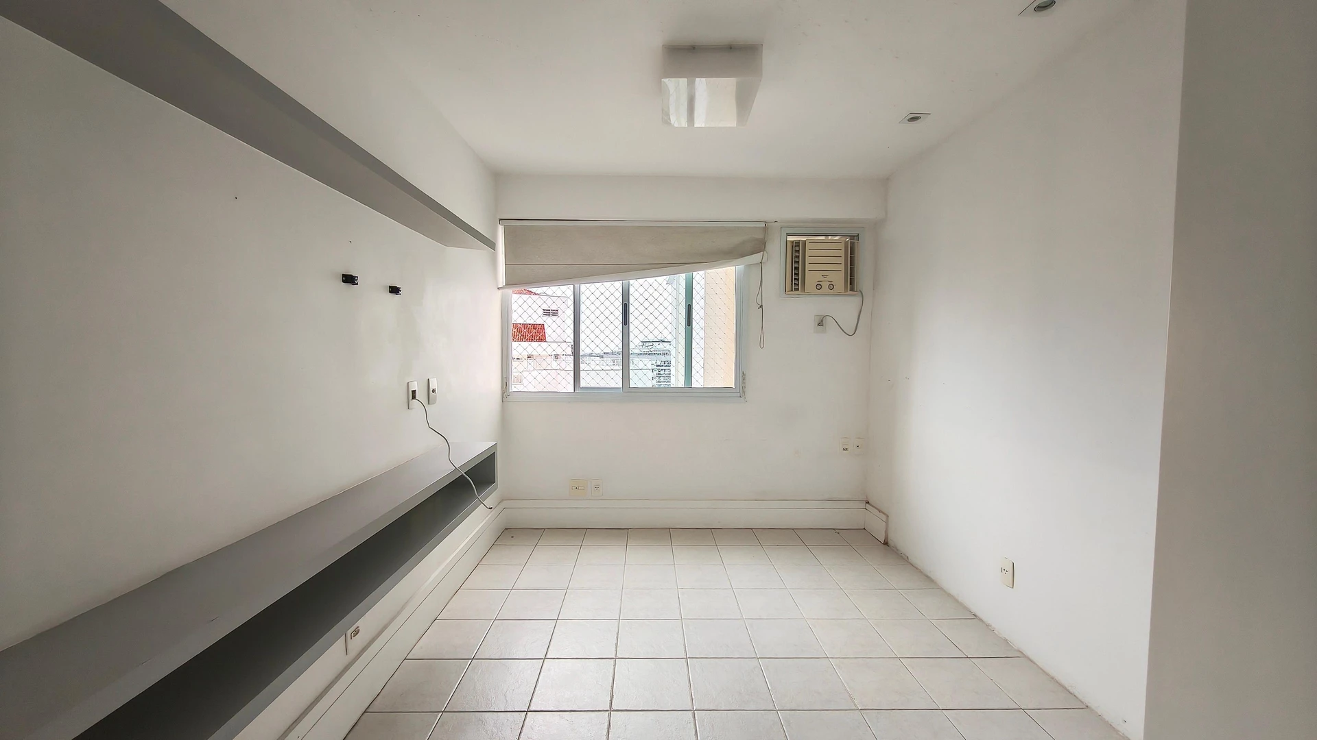 Apartment, 98 m², with a glass-enclosed balcony — photo 17