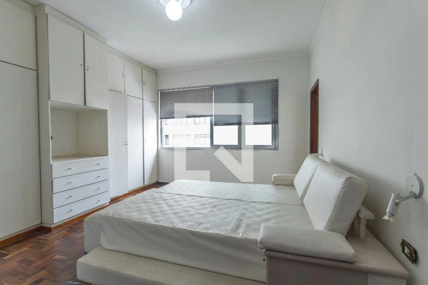 Apartamento com 4 quartos, cozinha com fogão a gás e varanda — photo 45