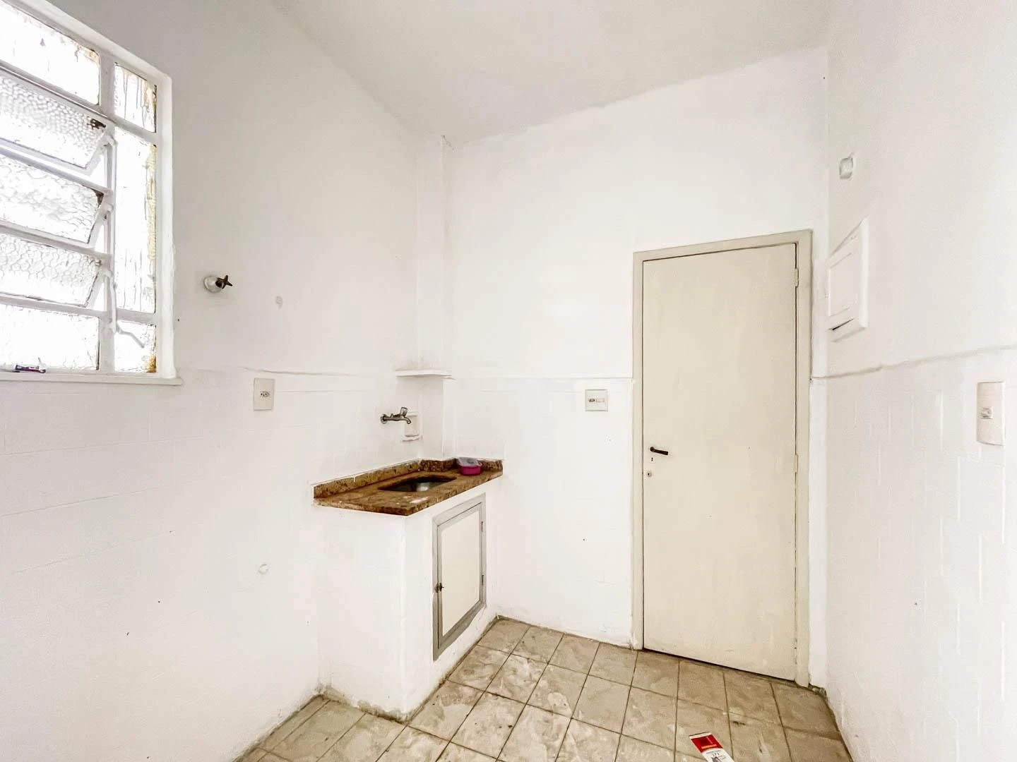 1-bedroom unfurnished apartment with no parking — photo 7