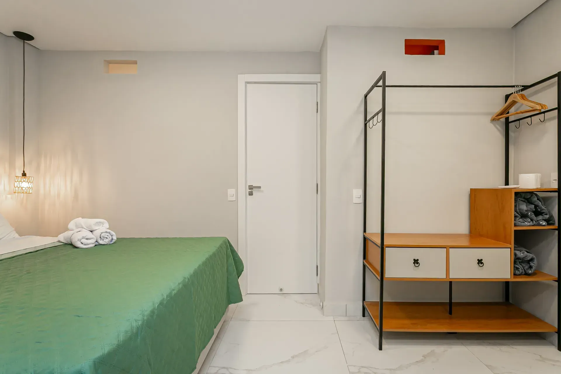 Furnished 1-bedroom apartment with built-in wardrobes — photo 13