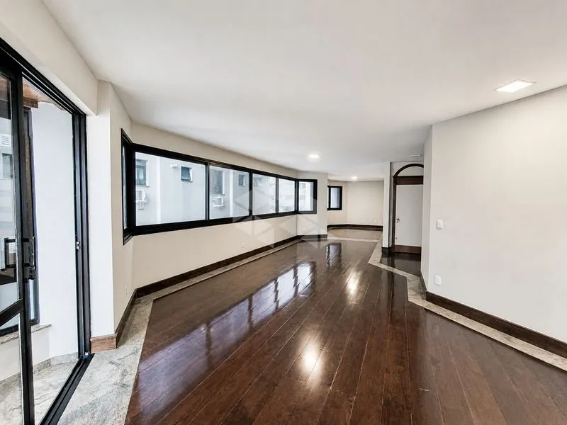 Departamento de 4 dormitorios con ventanales de piso a techo — photo 19