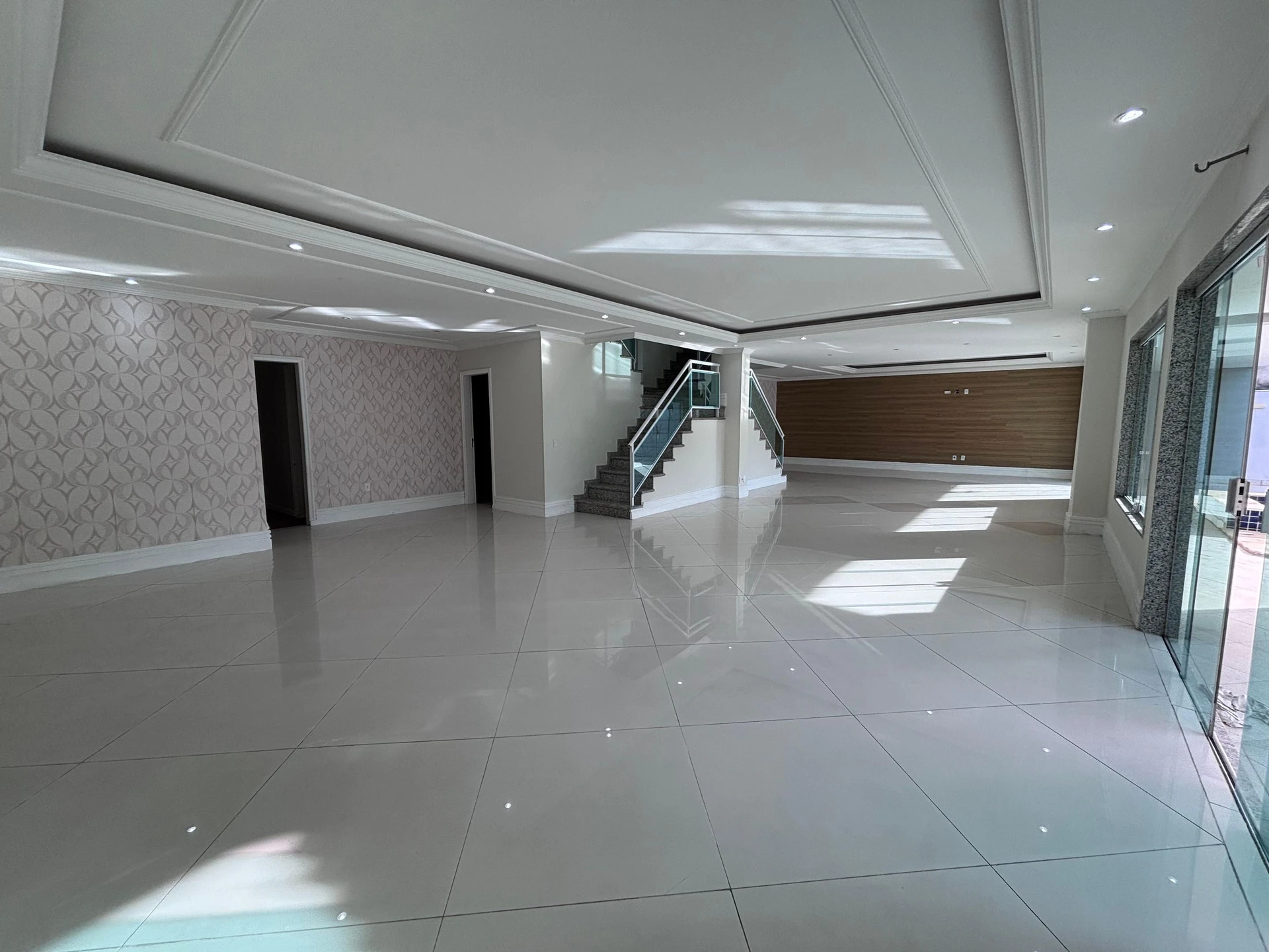 Condo house with 6 bedrooms and a balcony grill — photo 12