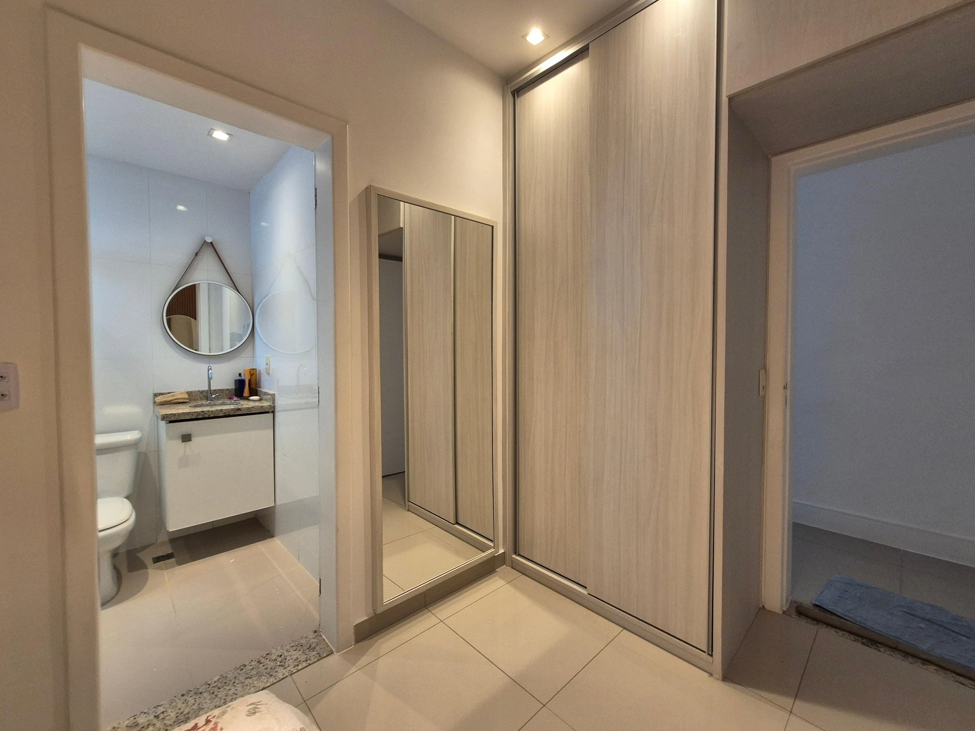 5-bedroom house with floor-to-ceiling windows — photo 17