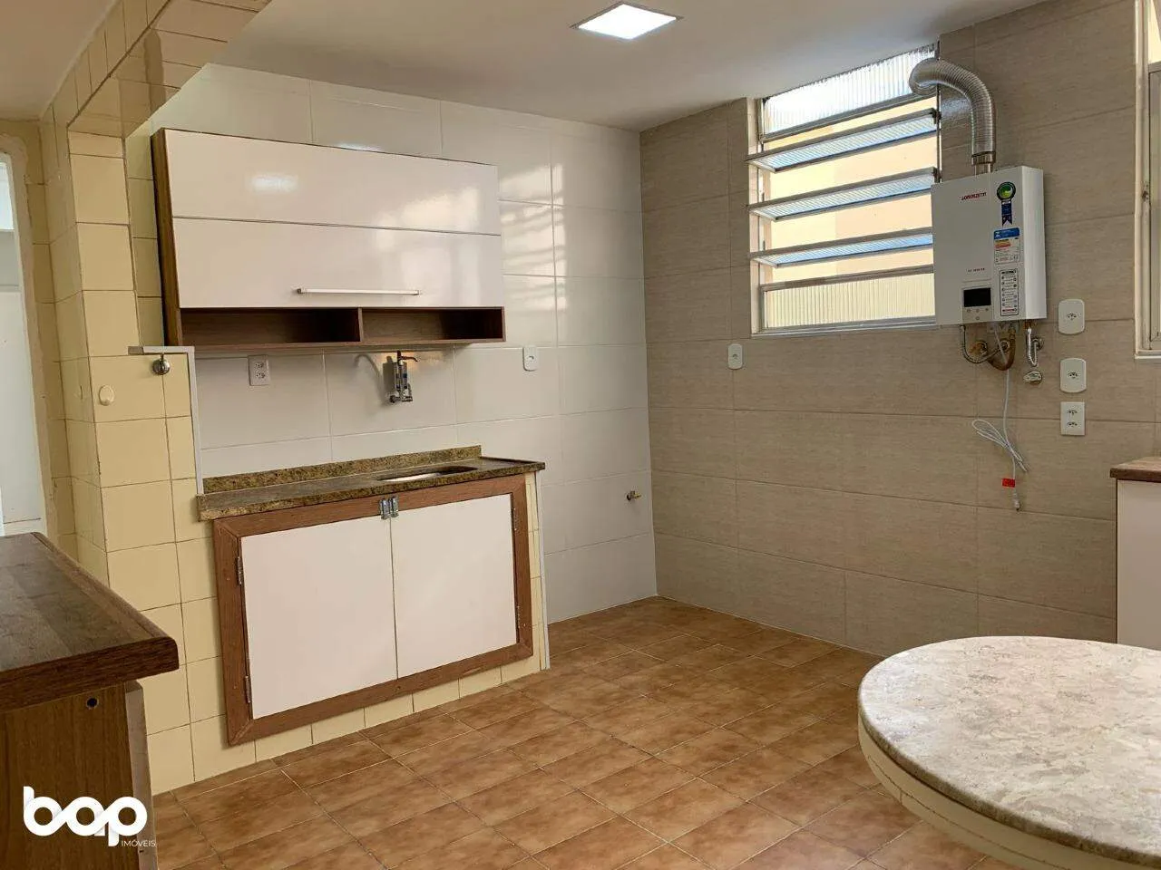 3-bedroom apartment with separate kitchen and stove — photo 10