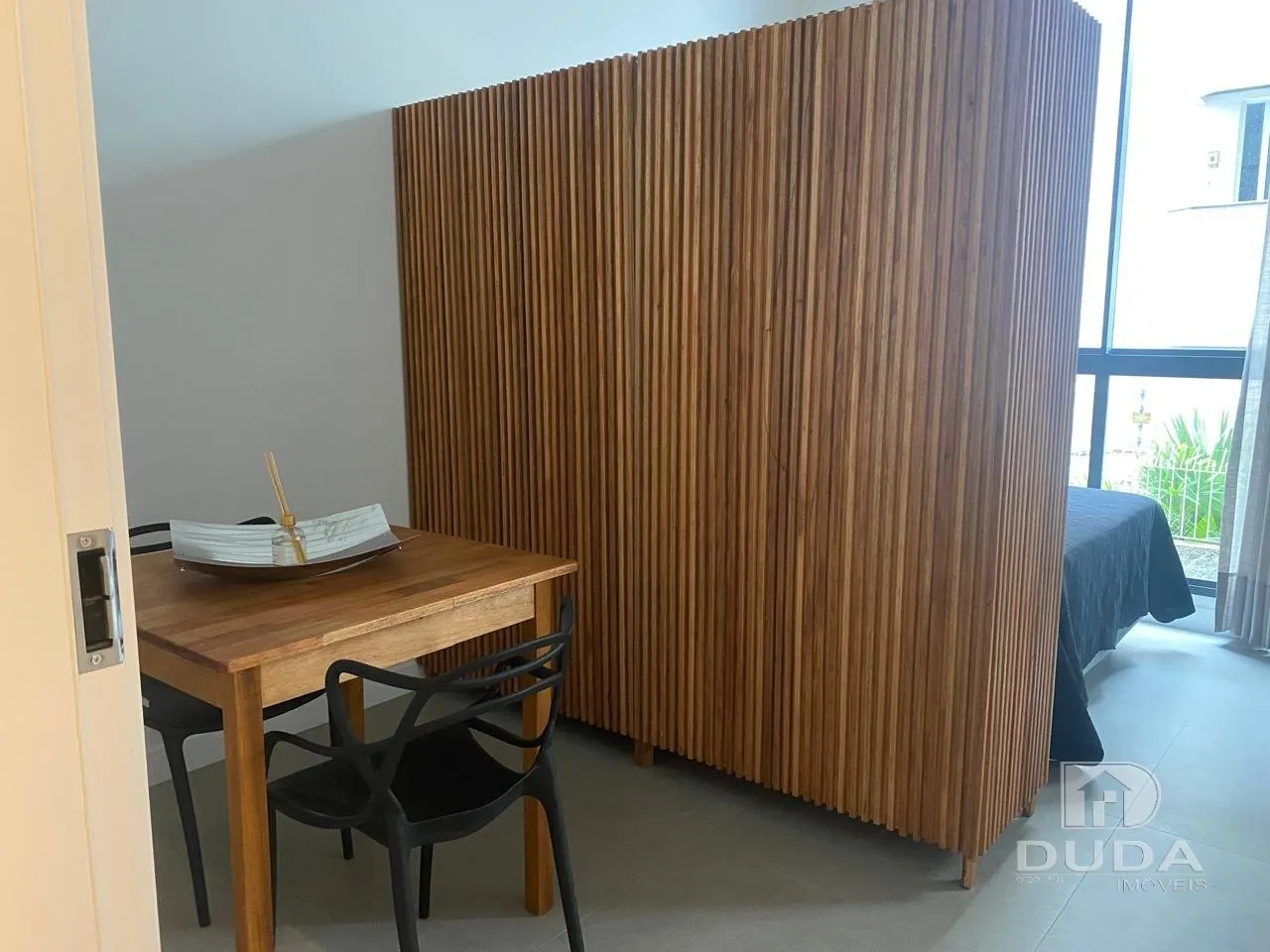 Furnished 1-bedroom apartment with open-plan kitchen — photo 14