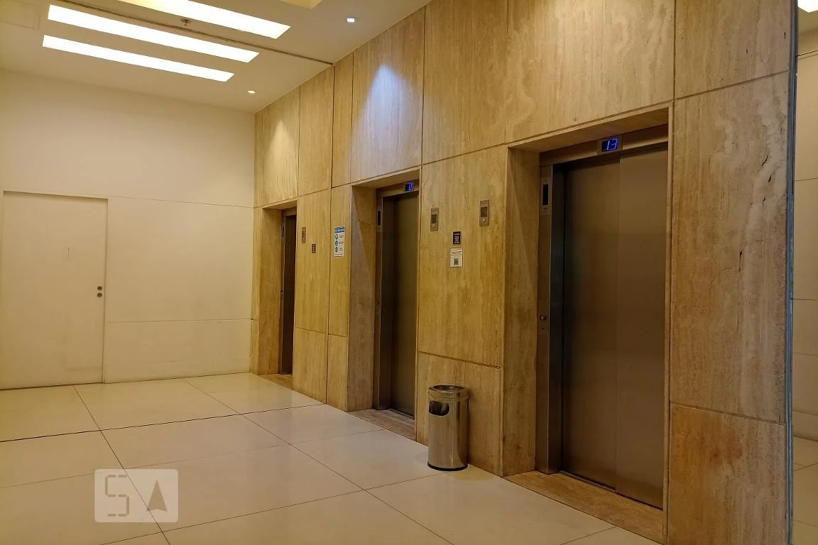 One-bedroom apartment in a building with a gym — photo 35