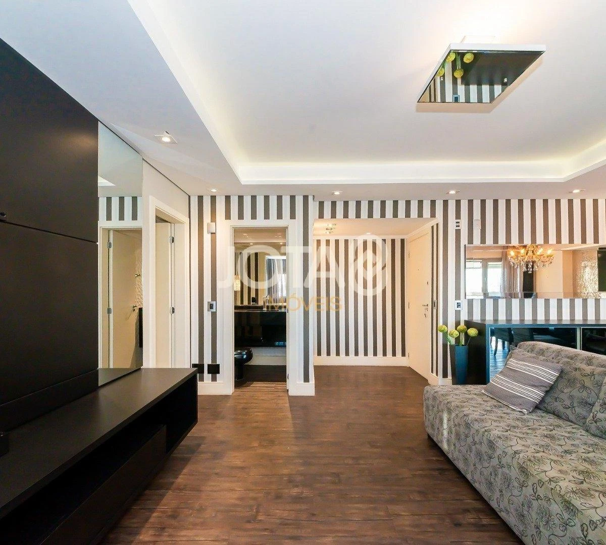 Apartment with 3 en-suite bedrooms and enclosed balcony — photo 24