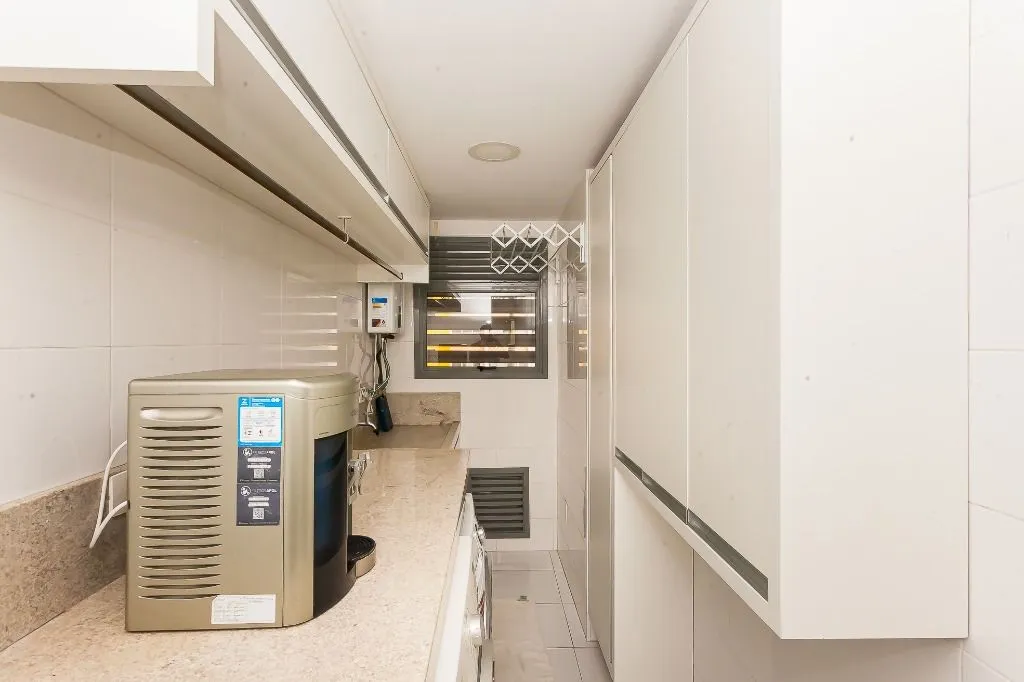 Rental apartment with 3 en-suite bedrooms and 4 baths — photo 13