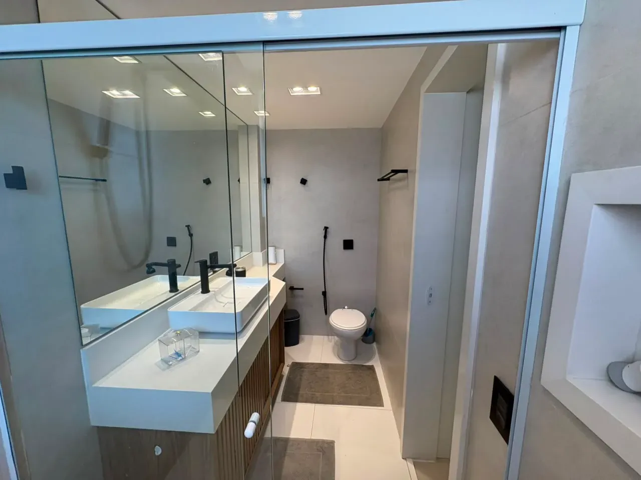 Furnished 266 m² house with 6 bedrooms and balcony grill — photo 79