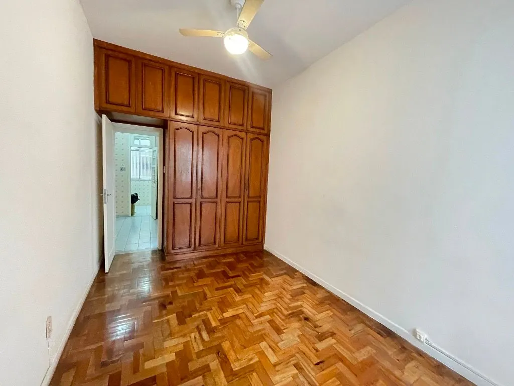 Wood or laminate floors in a 2-bedroom apartment, 75 m² — photo 16