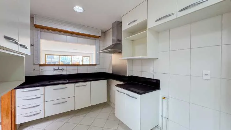 Furnished apartment, 300 m², with a glass-enclosed balcony — photo 5