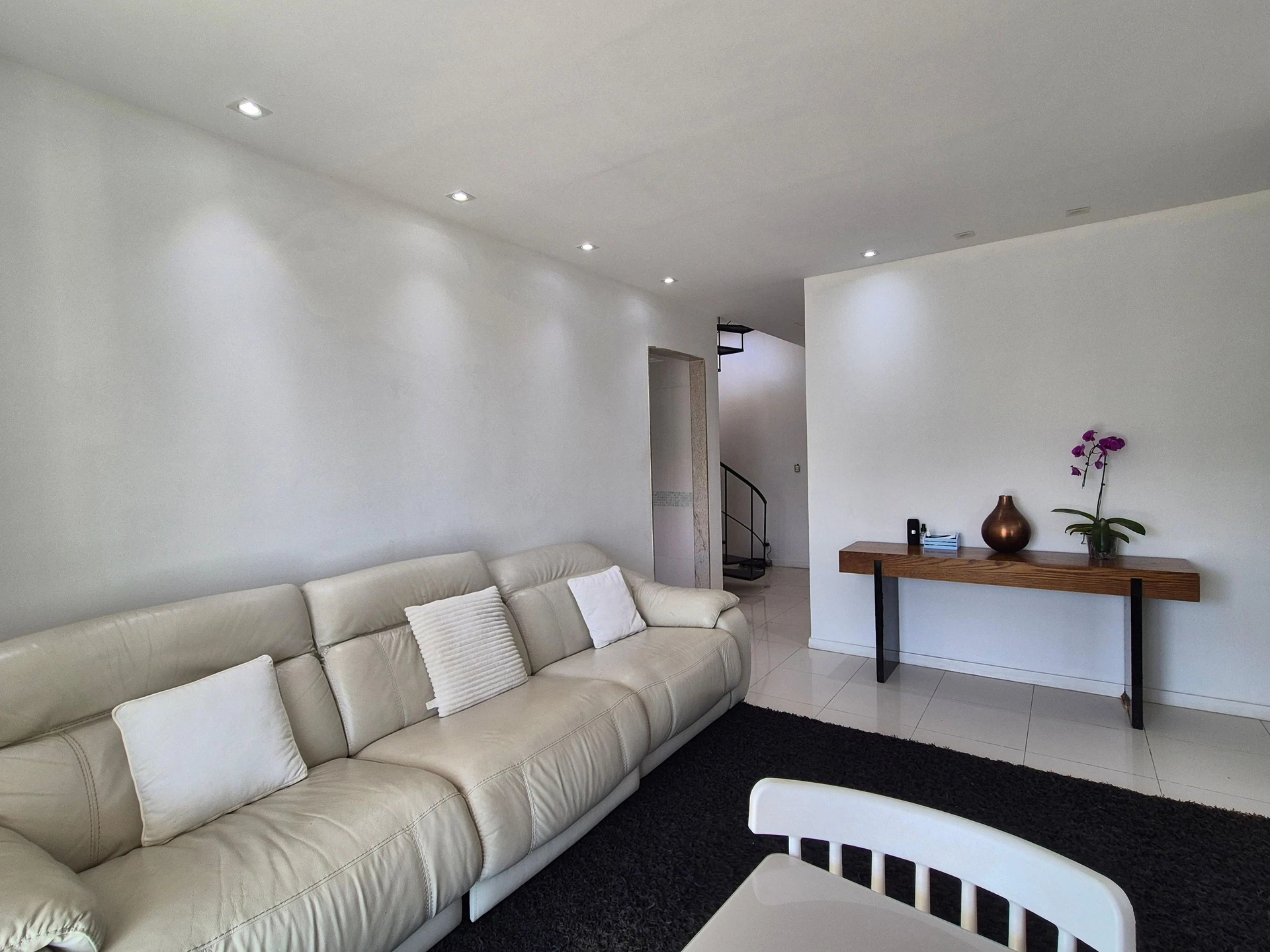 Furnished 2-bedroom apartment with private BBQ — photo 24