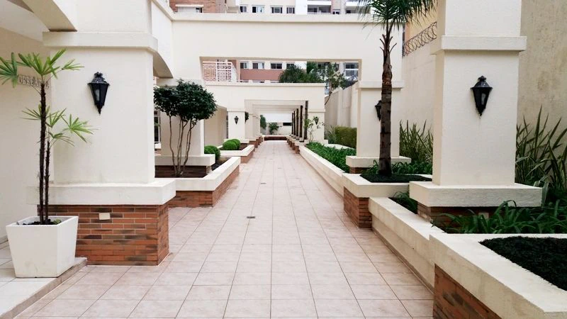104 m² apartment with balcony and shared pool in the building