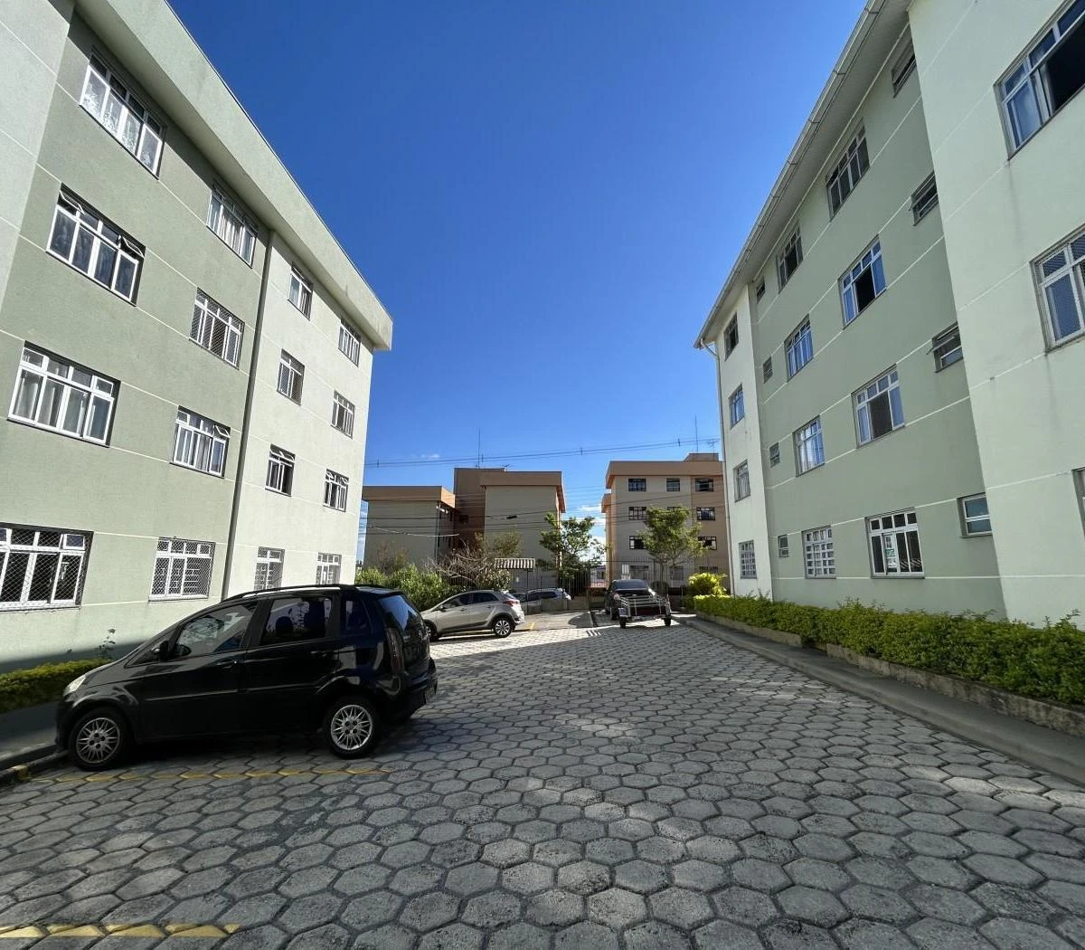 2-bedroom apartment with wood or laminate floors in Curitiba — photo 12