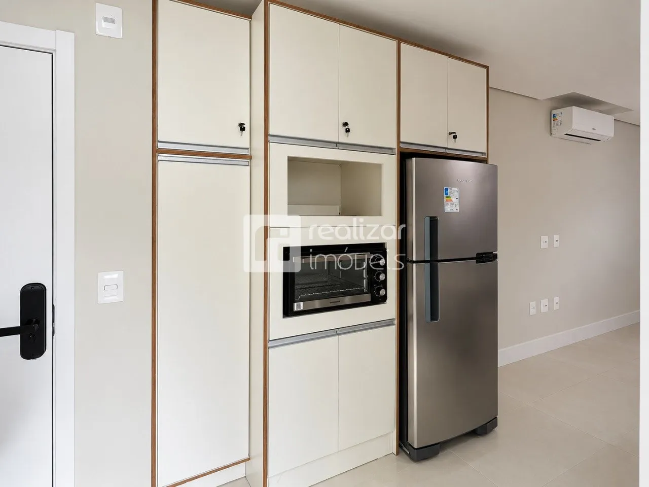 Furnished apartment, 32 m², with a glass-enclosed balcony — photo 27