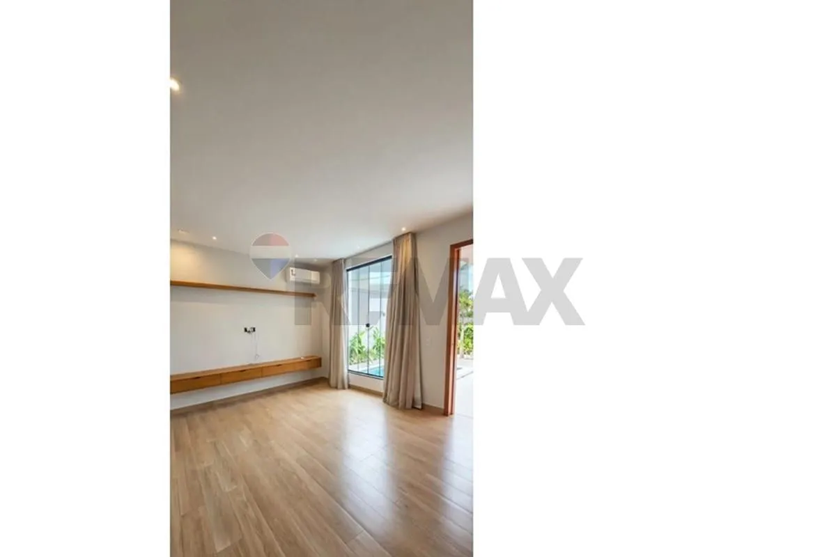 House, 250 m², with floor-to-ceiling windows — photo 19