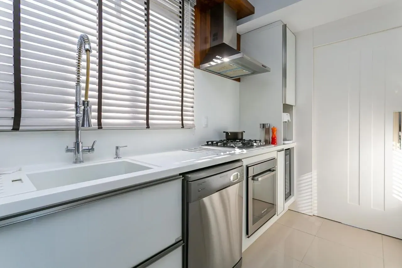 3-bedroom apartment in a building with a gym — photo 2