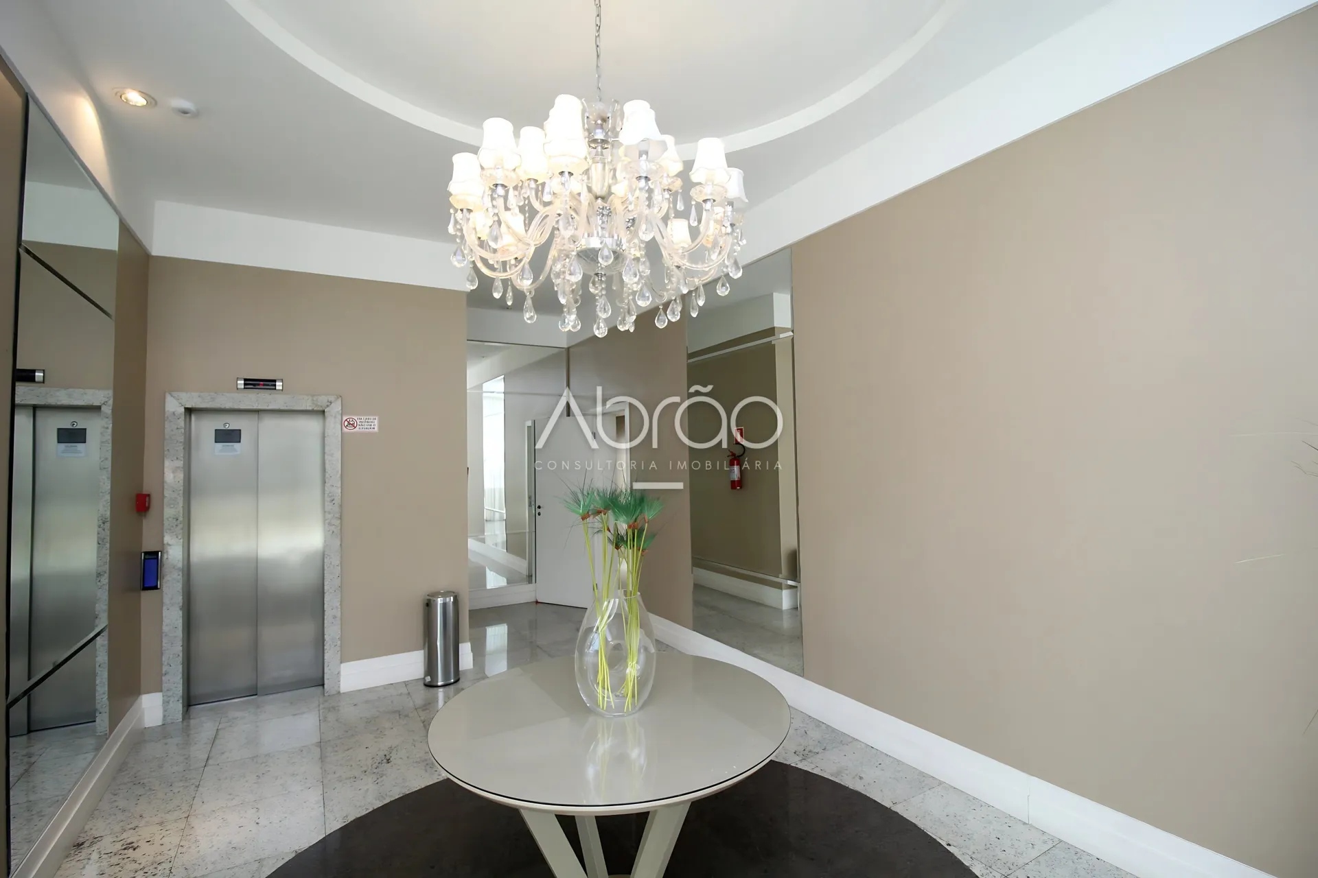 Furnished duplex apartment with 4 suites and 5 baths — photo 36