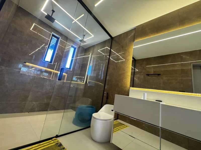 540 m² house with 5 en-suite bedrooms and open-plan kitchen — photo 22