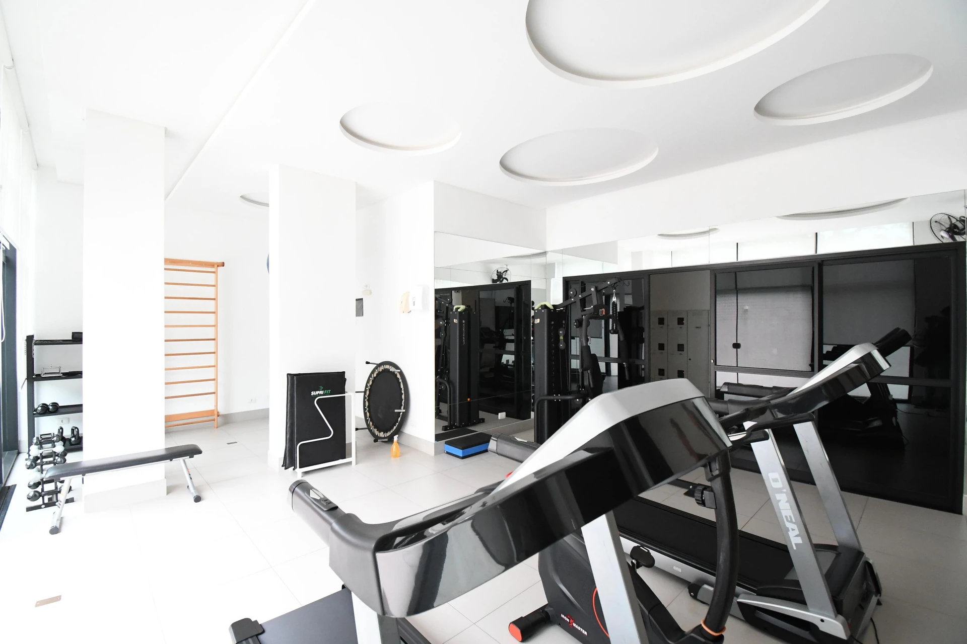 3-bedroom apartment in a building with a gym — photo 35