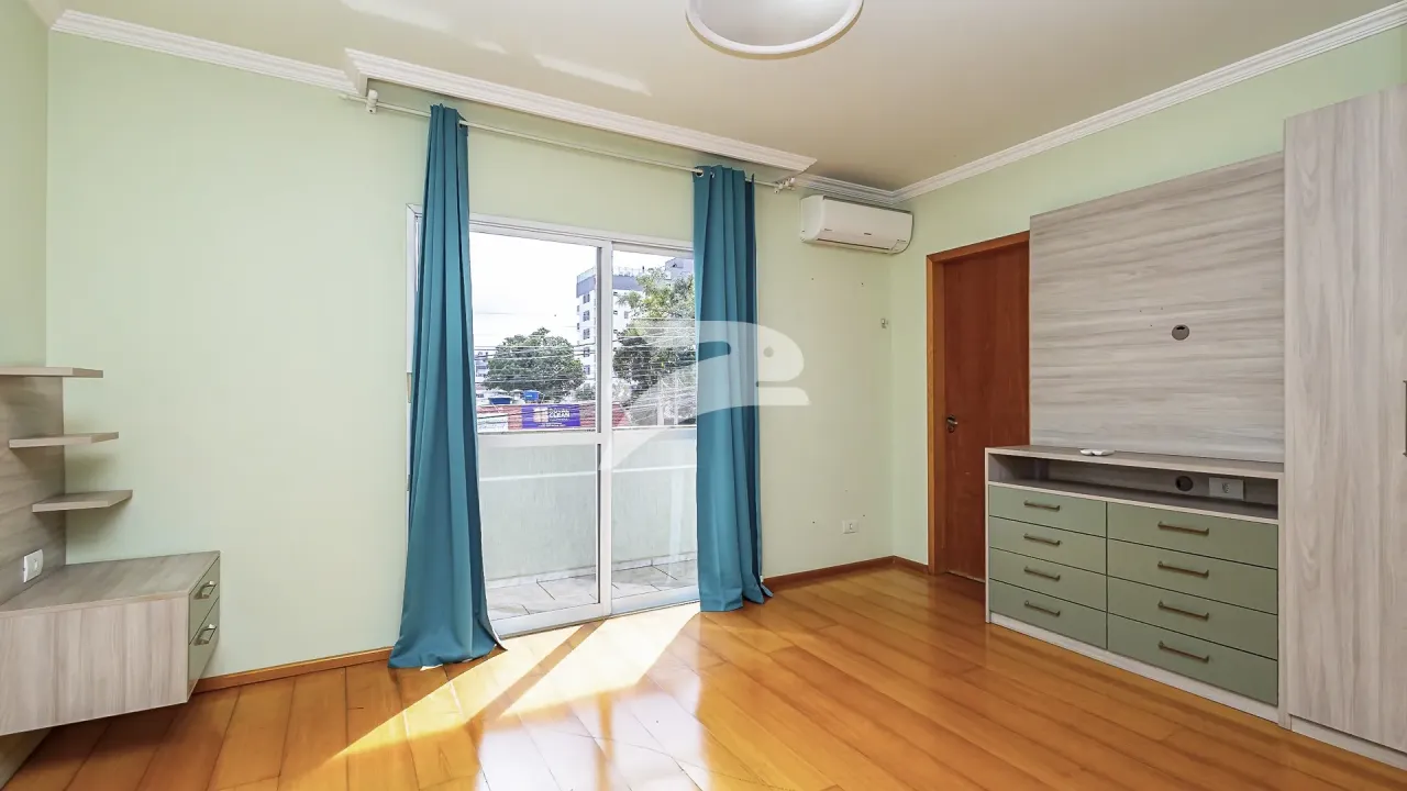 House with 3 bedrooms and a private BBQ area — photo 12