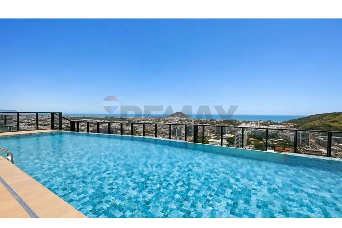 Glass-enclosed balcony in a 3-bedroom apartment, 119 m² — photo 11