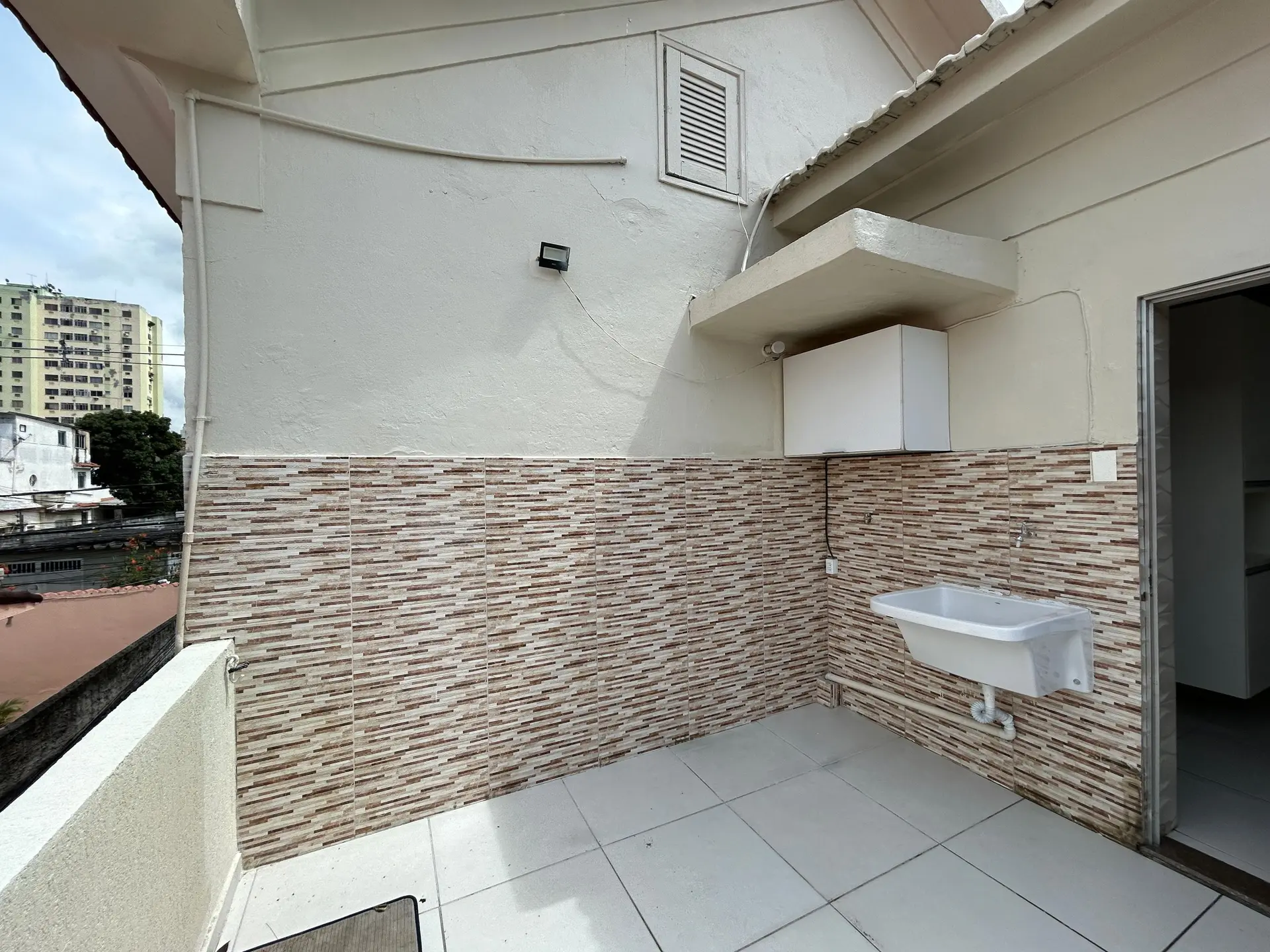 Casa de 2 quartos com piso de madeira ou laminado — photo 12
