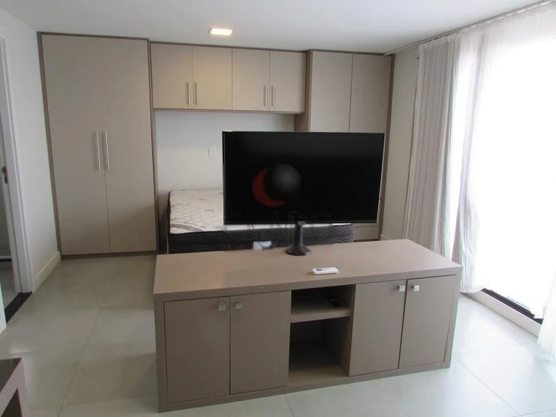 One-bedroom apartment in a building with a coworking space — photo 3