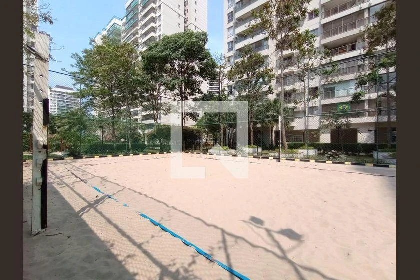 2-bedroom apartment with en-suite and glass balcony — photo 10