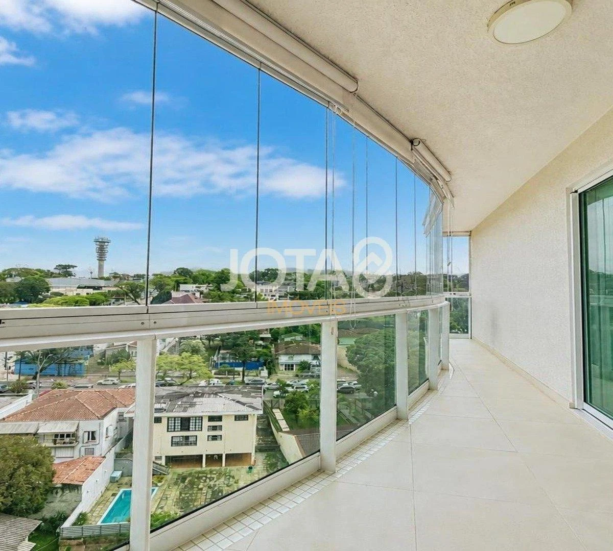 Bañera y 4 dormitorios: departamento de 323 m² — photo 3