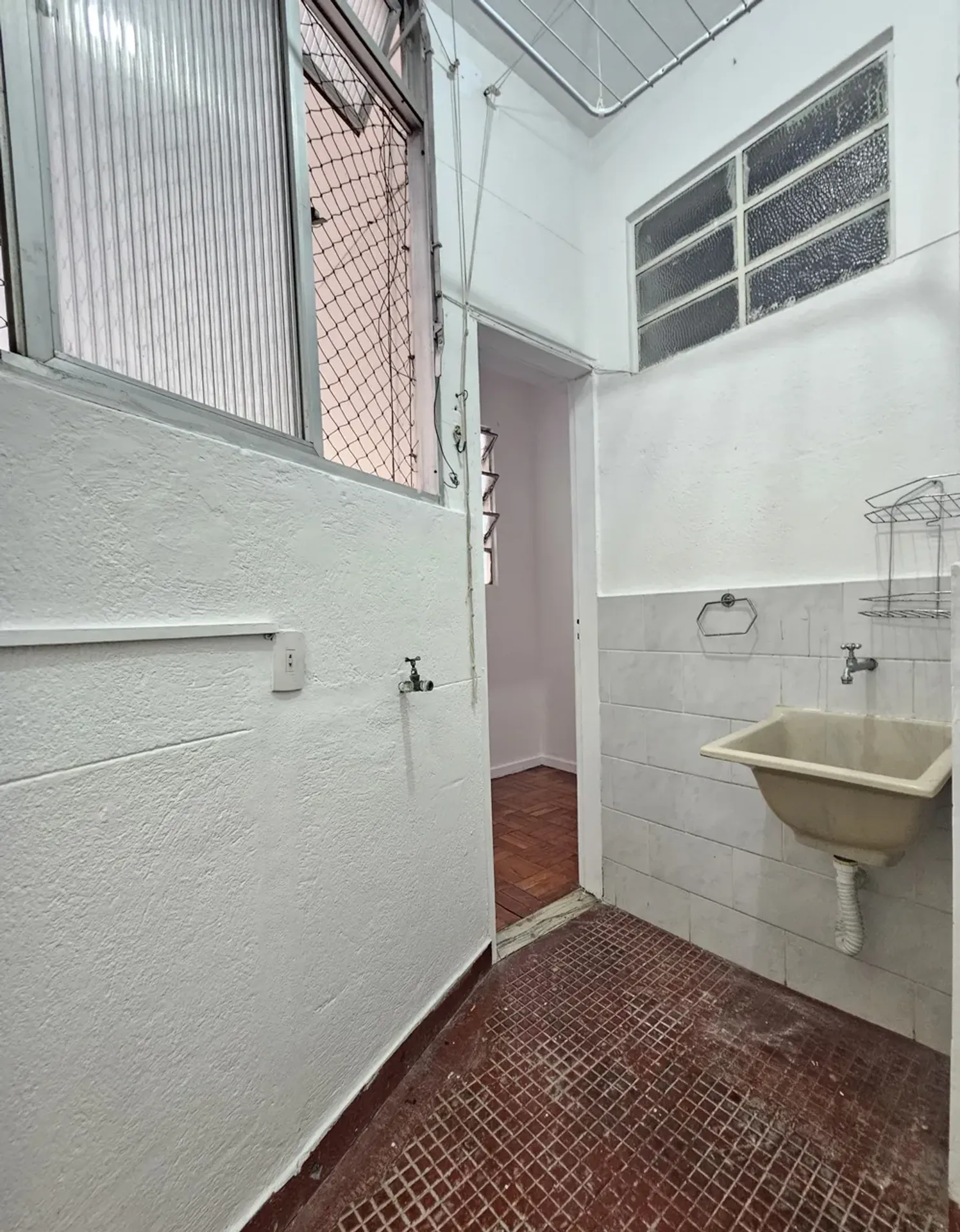 Apartamento com 2 quartos e 80 m² com chuveiro e banheira — photo 24