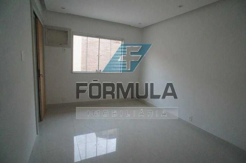 4-bedroom house with a bathtub — photo 15