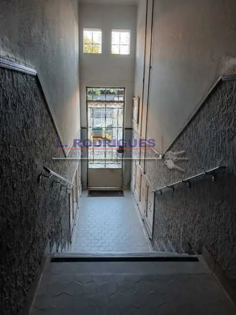 Unfurnished apartment with gas stove kitchen: 2 bedrooms, 1 bath — photo 15