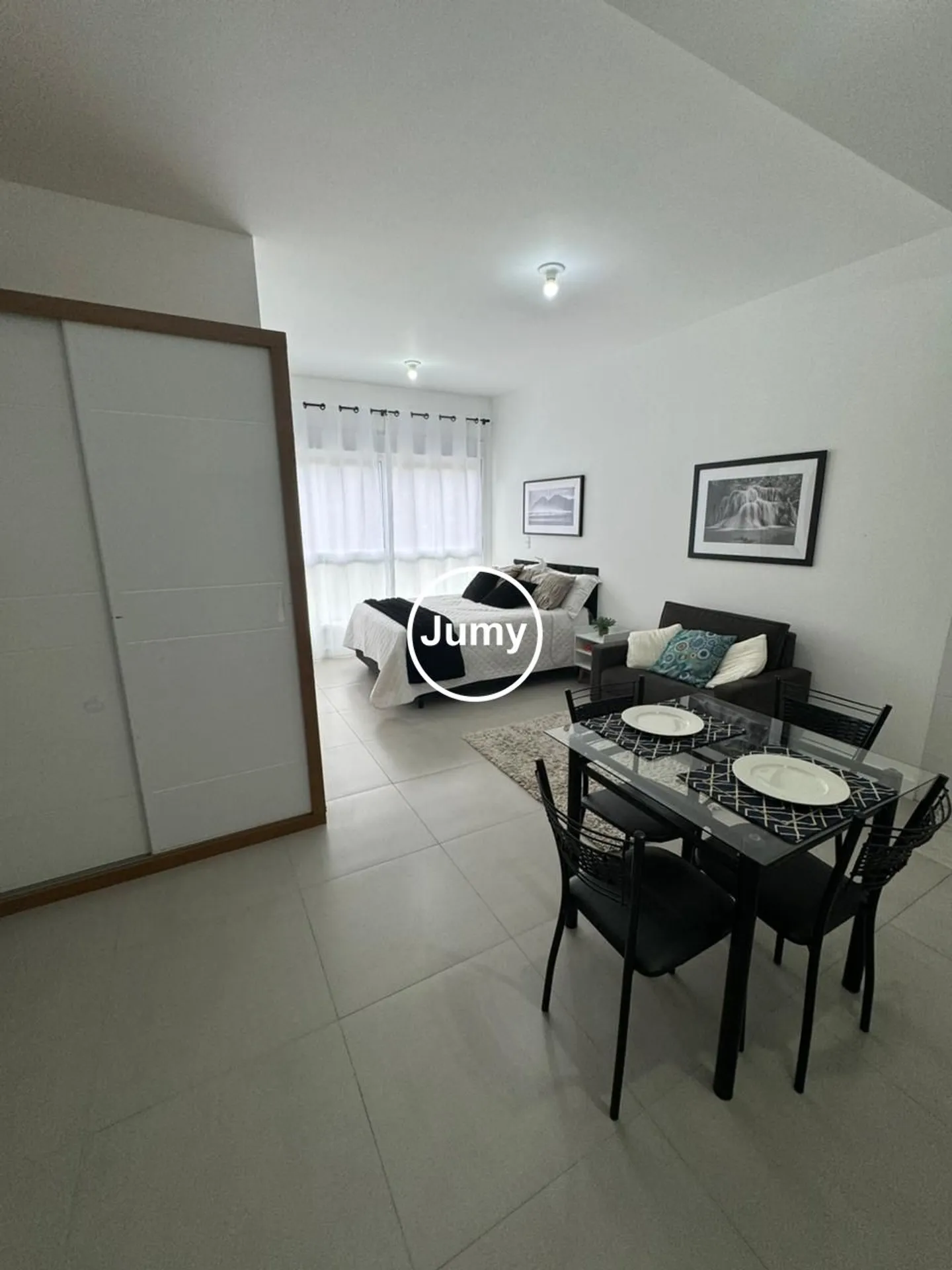 Мебльована квартира з 1 спальнею 40 м² і паркуванням