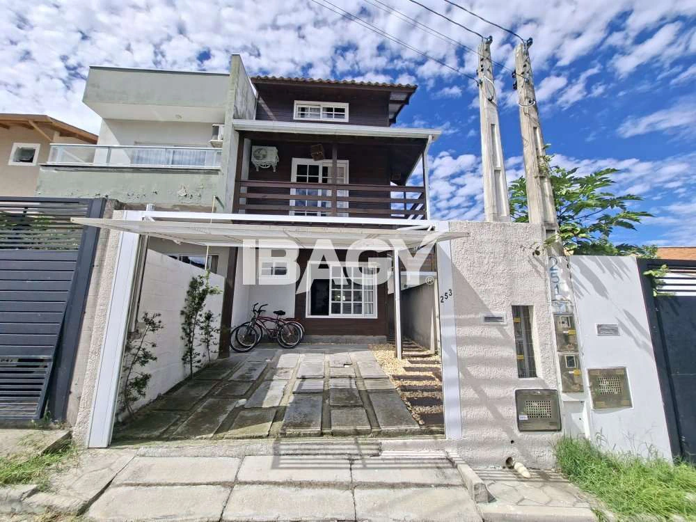 House with 2 bedrooms and an open-plan kitchen — photo 4