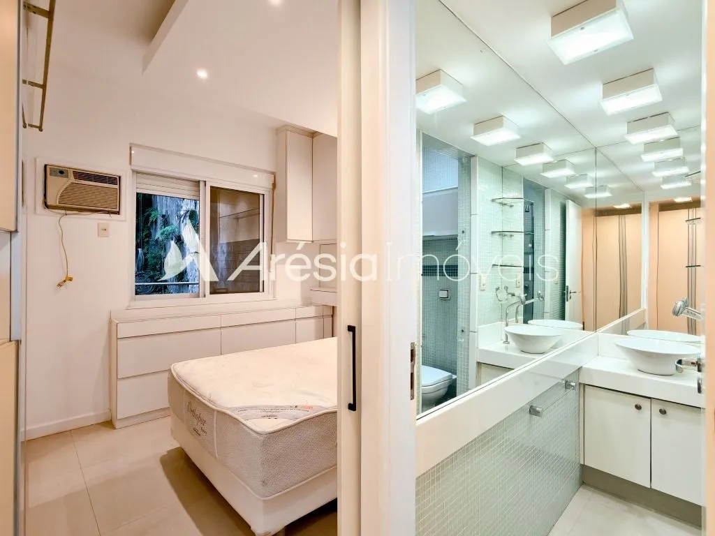 Washing machine in a one-bedroom apartment, 35 m² — photo 19