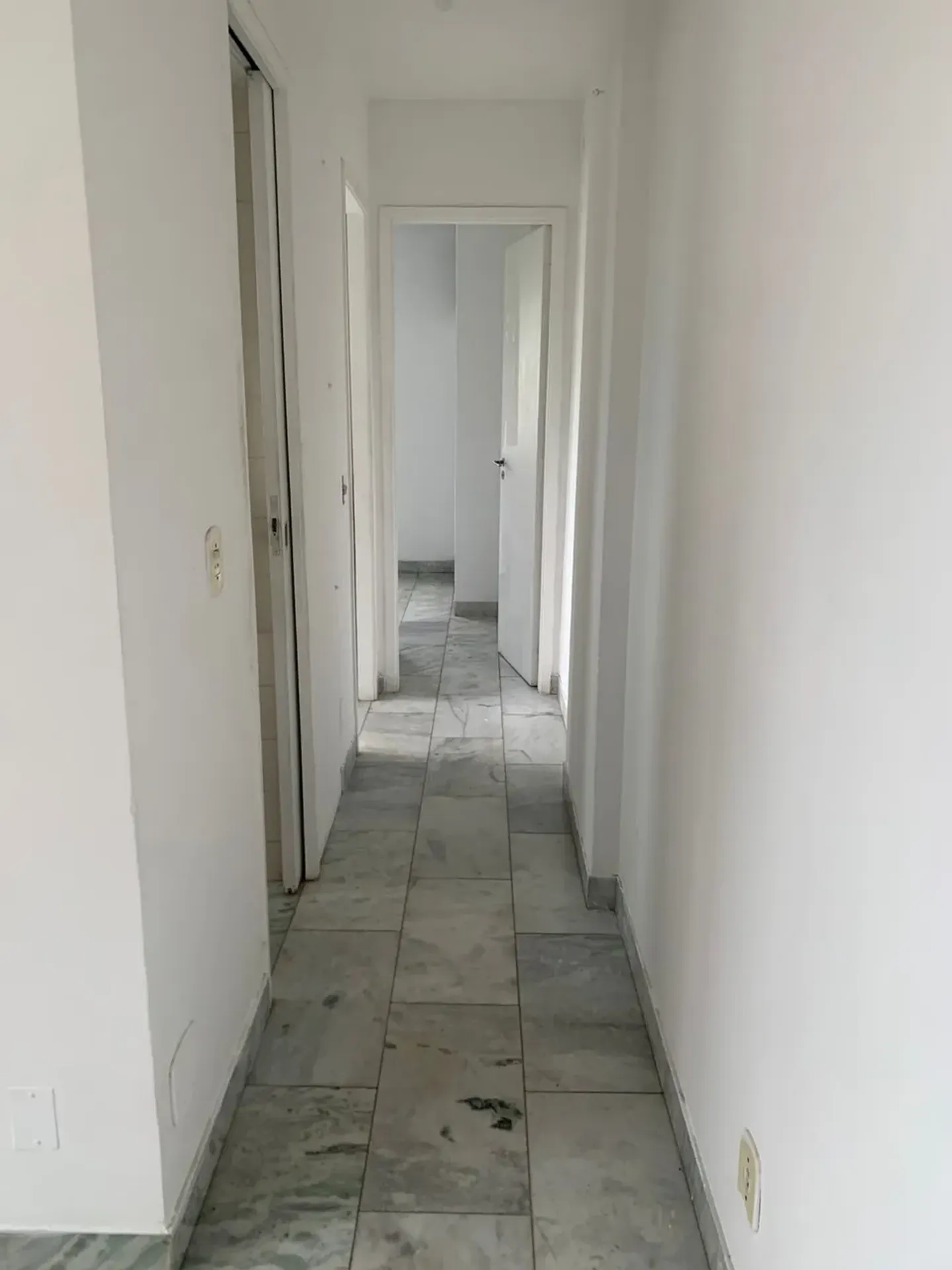 Apartment on the 11th floor with a mountain view — photo 26
