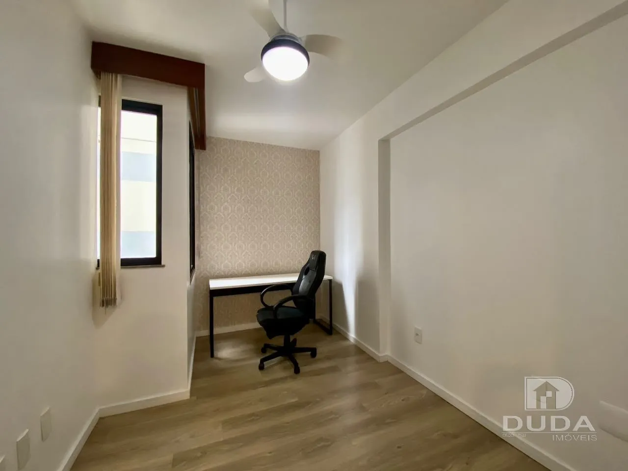 200 m² apartment with a bathtub and floor-to-ceiling windows — photo 7