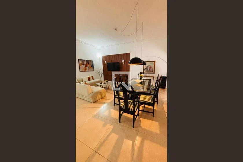 608 m² house with 7 bedrooms and 3 en-suites — photo 15