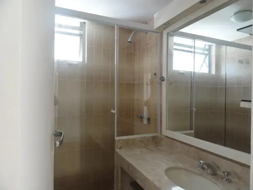 Квартира з 3 спальнями та дерев'яною підлогою або ламінатом — photo 9