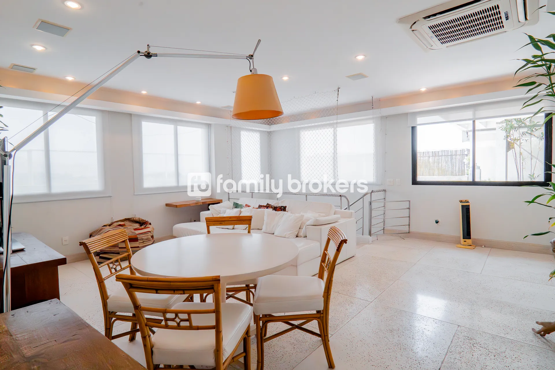Furnished apartment with 4 bedrooms and a gas kitchen — photo 25