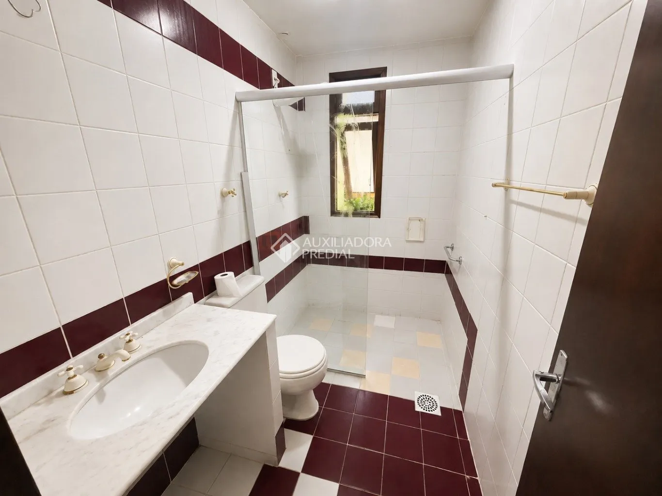 House with 5 bedrooms and 2 en-suites plus 2 parking — photo 14