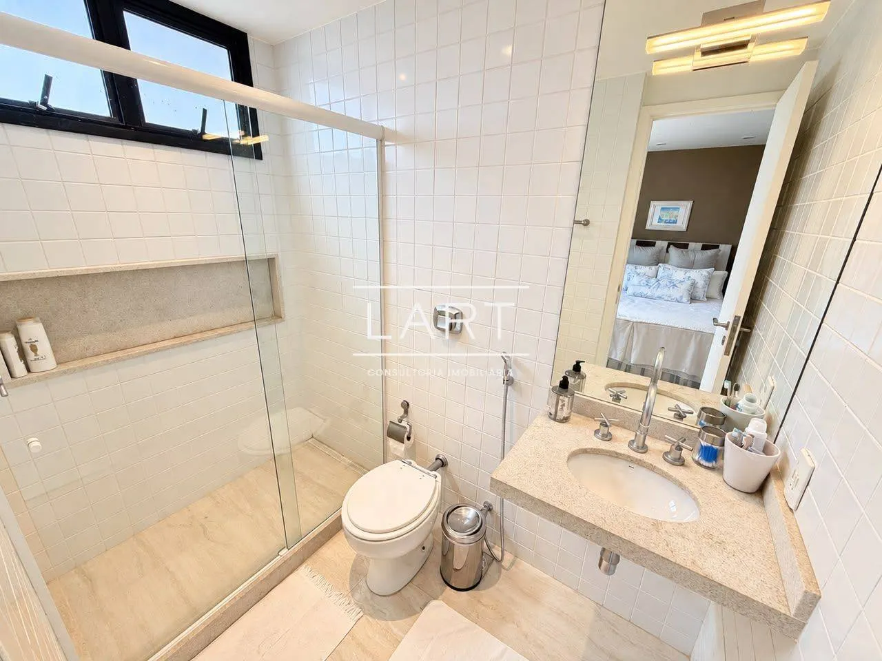 Furnished apartment, 220 m², with floor-to-ceiling windows — photo 7
