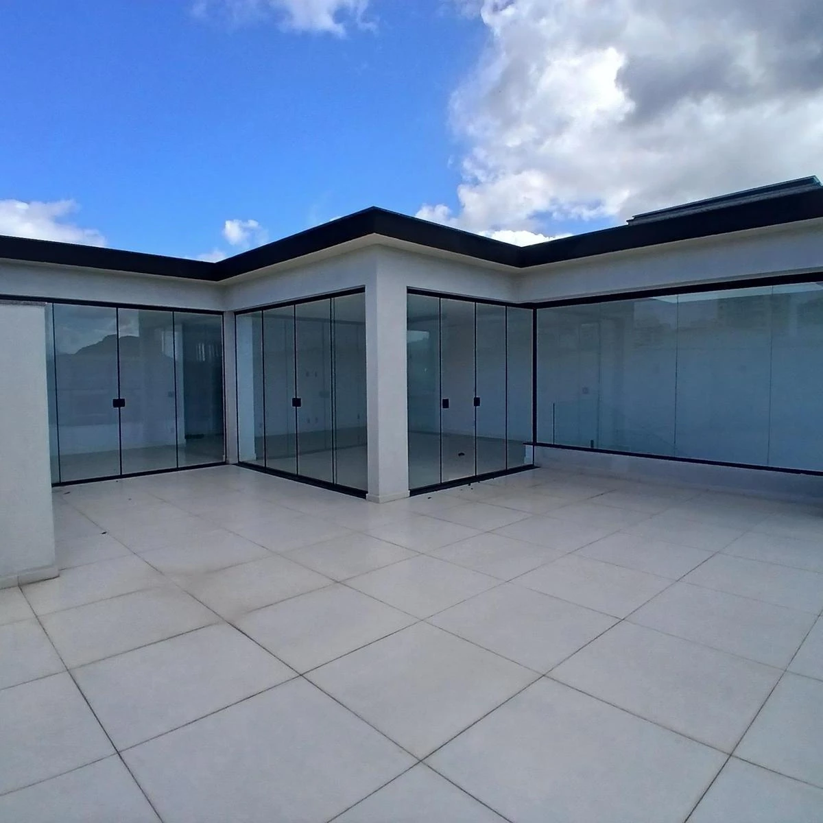 House, 464 m², with floor-to-ceiling windows — photo 11