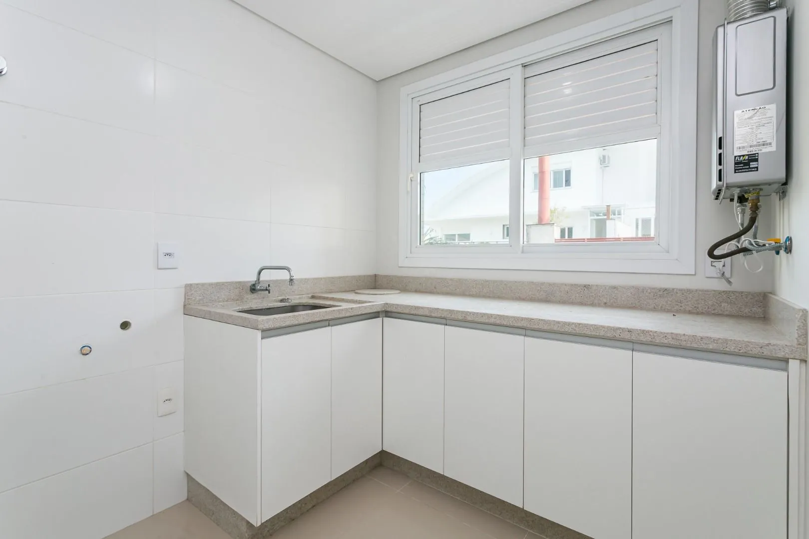 Пентхаус 260 м²: 3 спальни с ванными и 3 места парковки — photo 20