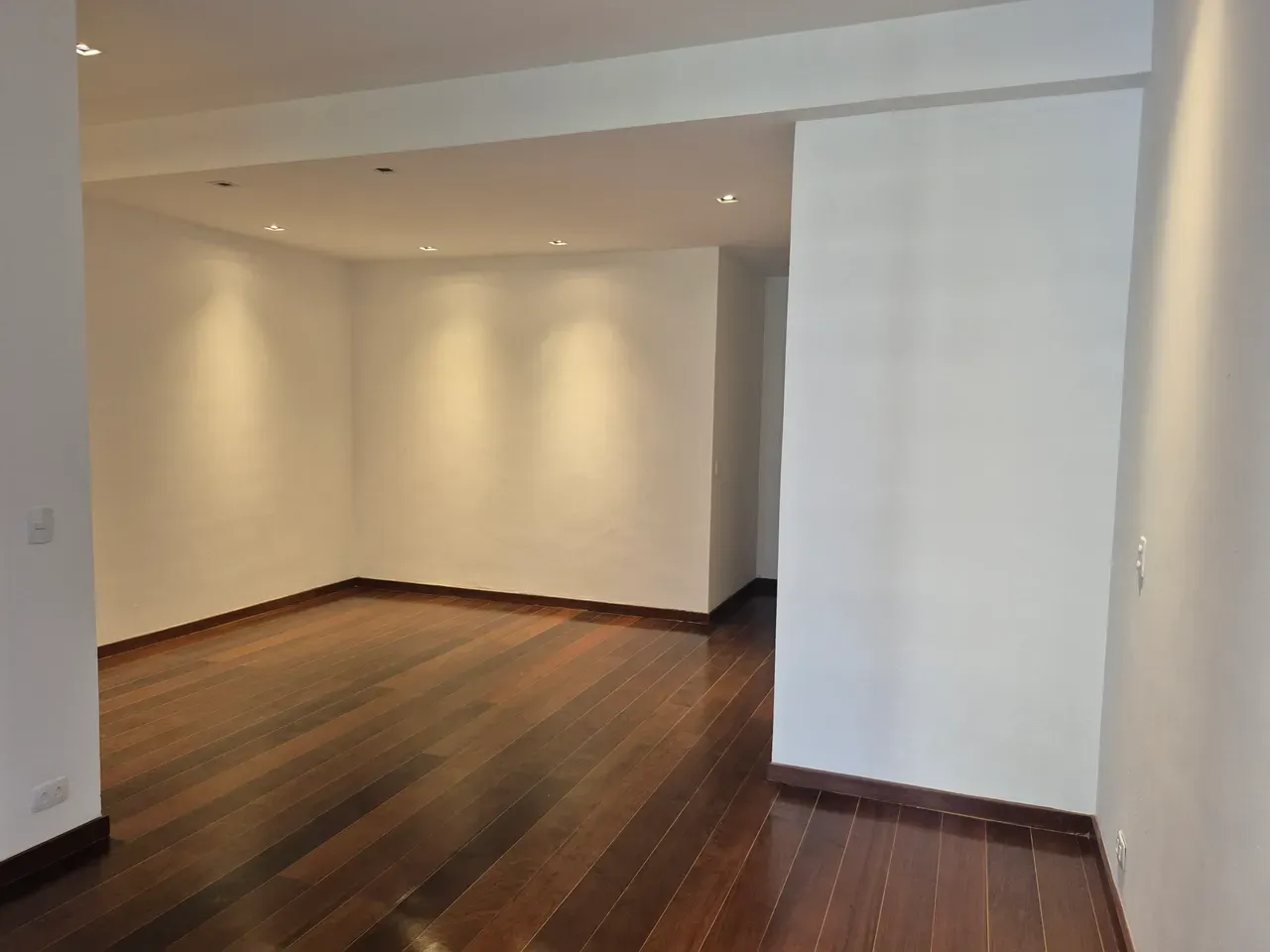 140 m² apartment with 3 bedrooms and an enclosed balcony — photo 2